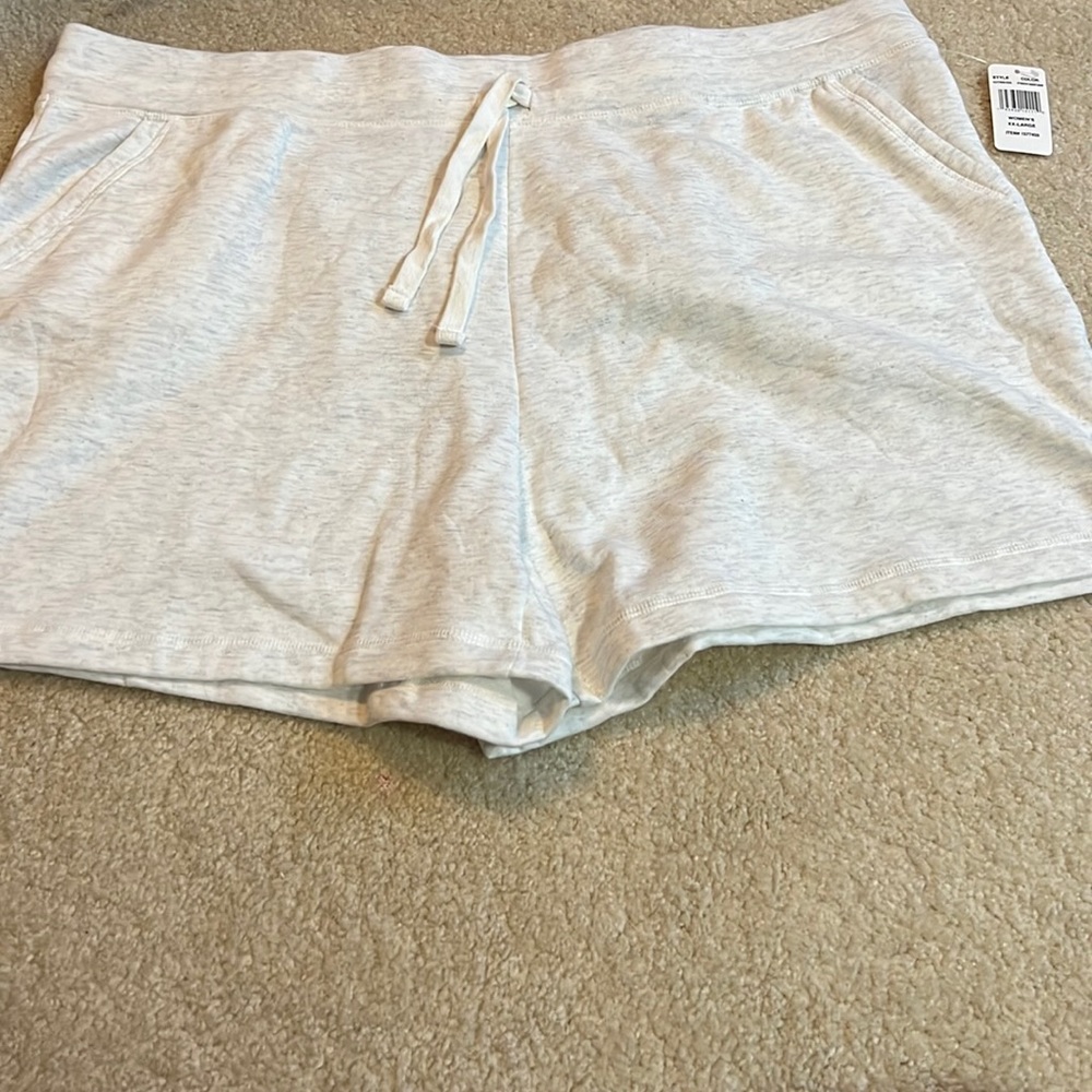 Women’s 32 degrees shorts new with tags  xxl